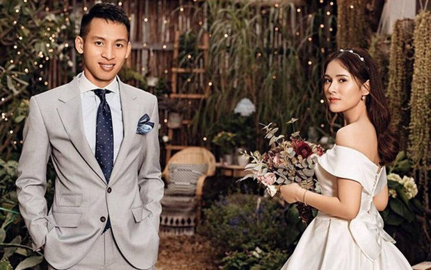 Xót xa, tiếc nuối là cảm xúc chung của hầu hết mọi người. Tuy nhiên, giờ phút này có một người hẳn đang lo lắng, đau đớn hơn tất thảy bạn bè, đồng đội, HLV hay fan hâm mộ của tiền vệ Đỗ Hùng Dũng, đó là Triệu Mộc Trinh - bà xã của nam cầu thủ.