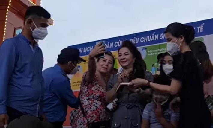 Trước đó bà Hằng cũng từng gây chú ý khi có những phát ngôn về nhan sắc của bản thân.