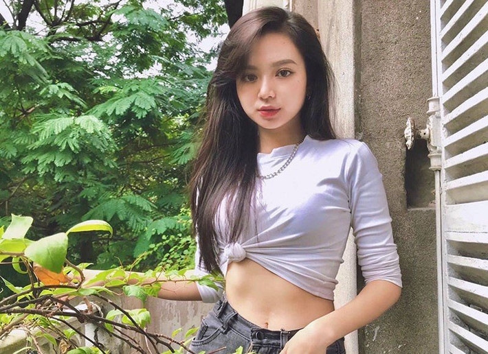Mới đây, trong livestream chia sẻ về việc chăm sóc da, được thực tế nhất có thể streamer Vũ Ngọc Kim Chi đã không trang điểm hay sử dụng phần mềm chỉnh sửa nào khi livestream, nhưng đây cũng là lý do khiến cô nàng này nhận về khá nhiều bình luận chê bai từ cộng đồng.