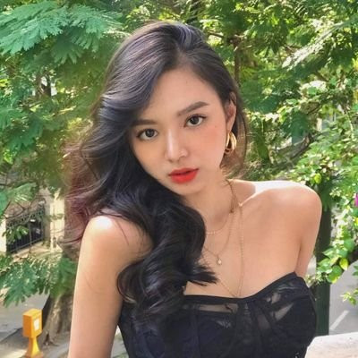 Vũ Ngọc Kim Chi sở hữu số đo 3 vòng là 83-59-85, chiều cao 1m58 cùng khuôn mặt bầu bĩnh xinh xắn, nữ streamer này có thể biến hoá nhiều phong cách khác nhau.