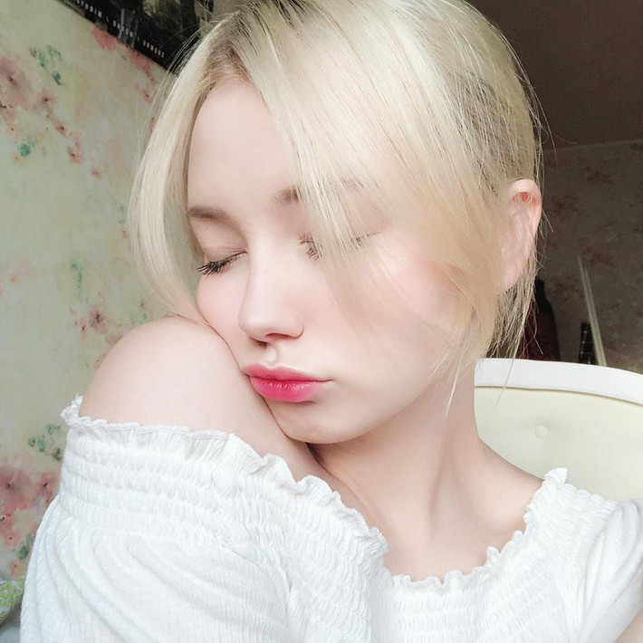 Maria quan niệm: "Mỗi người có một cuộc sống riêng và trả những cái giá nhất định cho nó". Cô cũng lấy châm ngôn này làm trạng thái giới thiệu bản thân ở trang cá nhân Instagram.