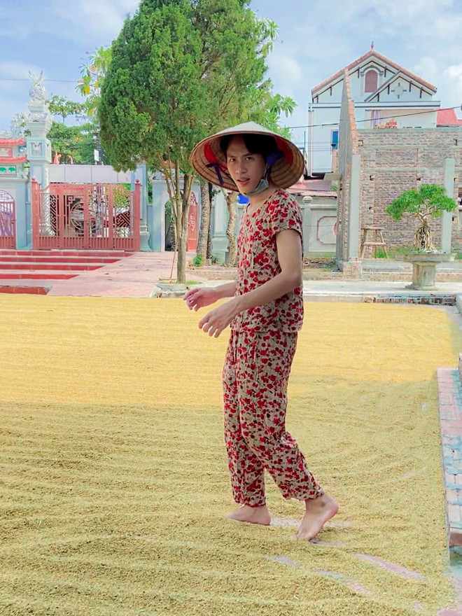 Tháng 7/2019, Phạm Vinh quyết định Nam tiến để theo đuổi ước mơ. Hơn 1 năm sau đó, Vinh bị mất chiếc xe máy nên đành phải trở về Bắc.