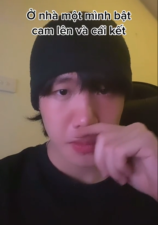 "Thôi anh ơi, em sợ gián lắm. Nhìn nó bay thôi đã sợ rồi nói gì bỏ lên người" hay "Không hiểu sao mọi người có thể cổ xúy cho hành động đáng lên án này. Câu like bất chấp, mình xin phép bỏ follow từ đây"... là những bình luận mà dân mạng để lại dưới phần clip của Hải Ninh.