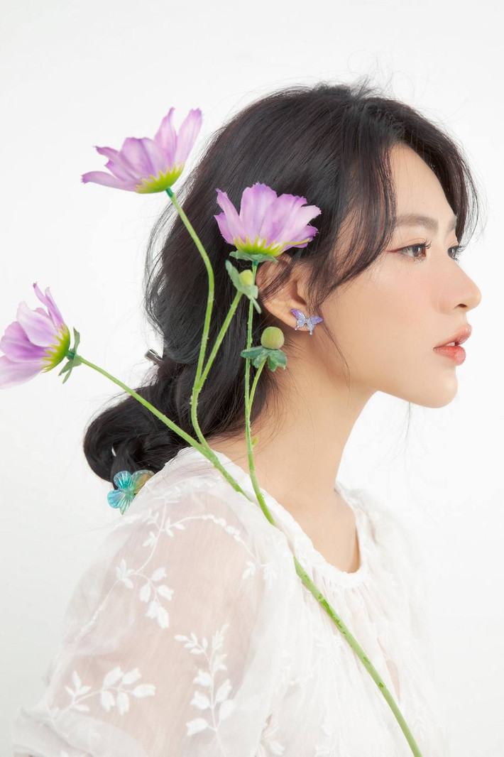 Từng là hot girl trường đại học Sân khấu - Điện ảnh Hà Nội, Minh Trang luôn khiến người hâm mộ xuýt xoa khen ngợi mỗi khi cô nàng xuất hiện.