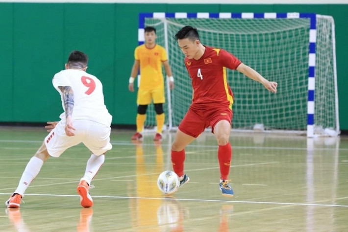 Trong đó, đội tuyển Việt Nam thua Nhật Bản 0-1, thua Tây Ban Nha 0-4, thua Morroco 1-2 và hòa CLB Cordoba 2-2.