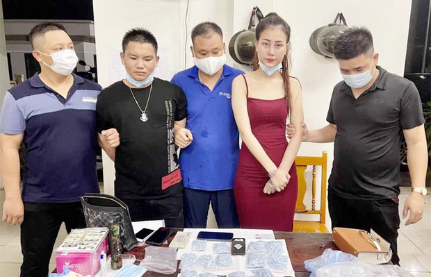 Bất chấp việc bị truy nã, Bích Ngọc vẫn thường xuyên đăng tải những video khoe nhan sắc của mình trên tài khoản Tiktok cá nhân.