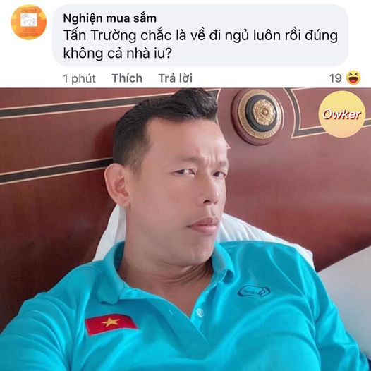 Người nhàn nhã nhất trong chiến tháng 4 sao của đội tuyển Việt Nam trước Indonesia có lẽ là Tấn Trường. Bởi cả trận, thủ môn này dường như không mấy khi xuất hiện trên màn hình trừ lúc chào cơ và bắt tay cuối trận.