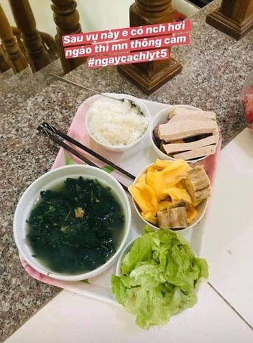 Đúng là những bậc phụ huynh “tỉnh nhất năm” khi quyết chuẩn bị cho những đứa “con cưng” phòng riêng cùng bữa cơm chuẩn style “cách ly tại nhà”.