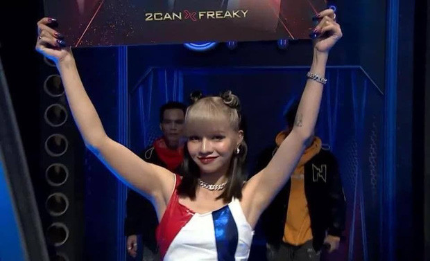 Bước sang mùa 2, Rap Việt tiếp tục nhận về sự quan tâm của dân mạng. Ngoài những "con" beat cực nẩy, dàn thí sinh tiềm năng hay loạt ồn ào bên lề,... netizen cũng dành nhiều chú ý cho các nhân vật xuất hiện chớp nhoáng trong chương trình.