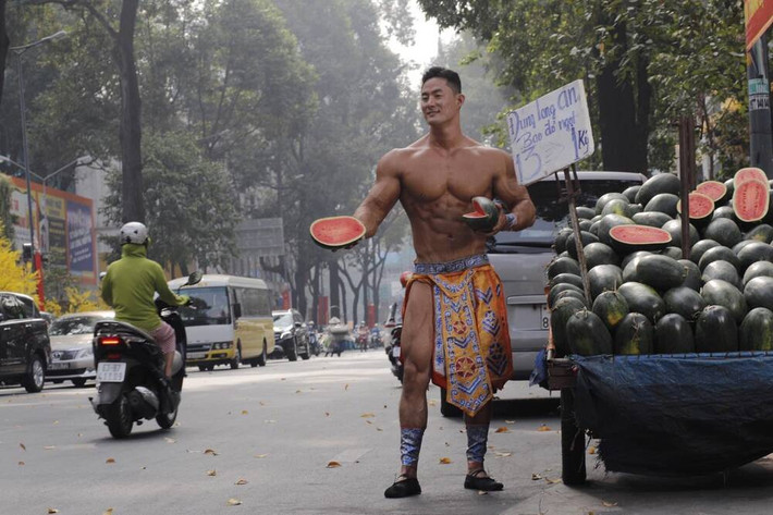 Một số còn đùa vui rằng, với tình trạng này không khéo Tết này trong nhà chỉ toàn dưa hấu với quất thôi.
