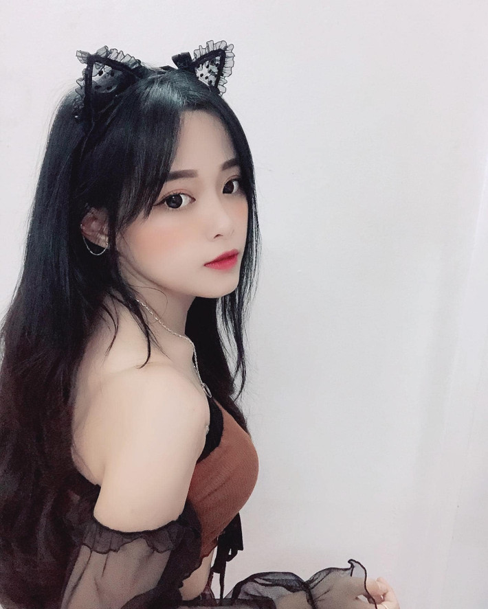 Một trong những khó khăn đầu tiên Min Chang gặp phải khi theo đuổi công việc này, chính là vấn đề kinh tế. Trong vòng 2 năm đầu tiên, cô nàng không có bất kỳ khoản thu nhập nào từ công việc livestream cả.