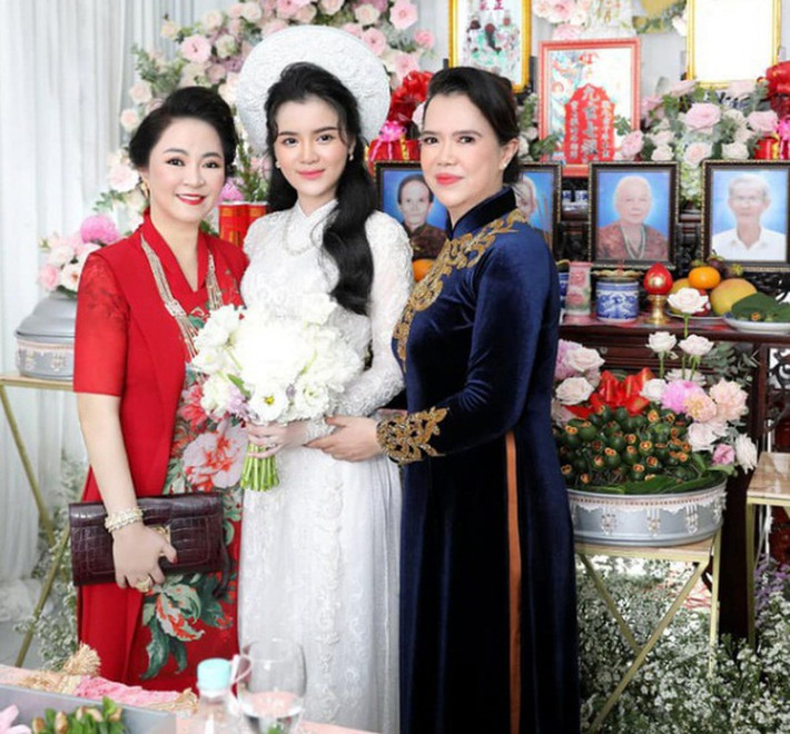 Không chỉ vậy, bà Phương Hằng còn gửi gắm lời khuyên đến những ai đang có con dâu rằng hãy biết yêu thương, dạy dỗ nàng dâu của mình.