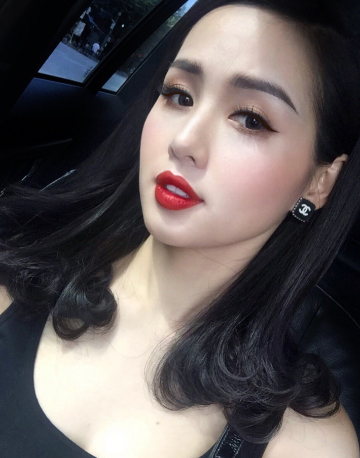 Vì thích quá nên Tâm Tít đích thân nhắn tin vào fanpage chính thức của hãng trên Instagram để hỏi. Và khá đáng tiếc khi hãng cho hay mẫu này đã hết hàng.