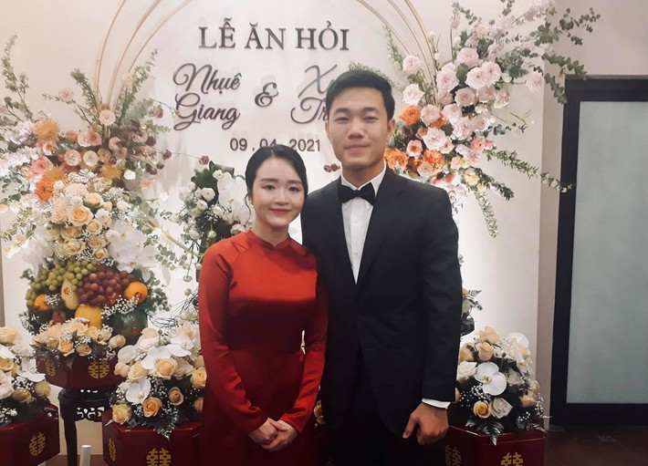 Sự nghiệp thăng hoa, Xuân Trường mới đây chính thức lấy vợ là hot girl RMIT Nhuệ Giang.