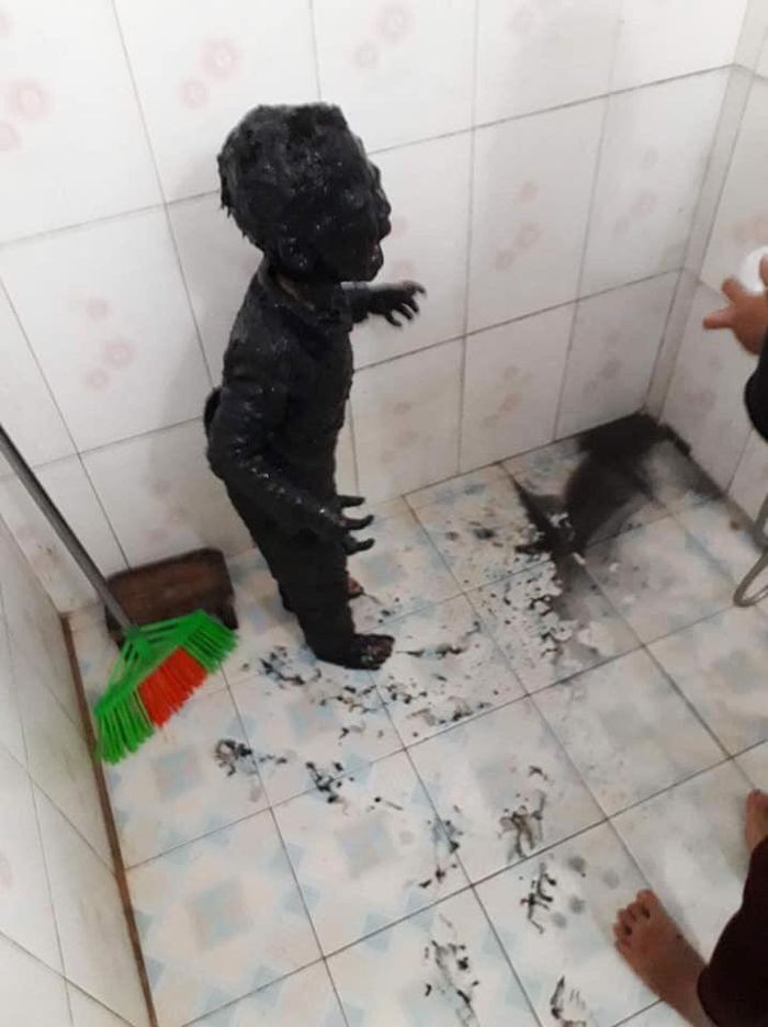 Trước đó, trên mạng không ít lần những tai nạn lao xuống ruộng của các bé được dân mạng chia sẻ lại.