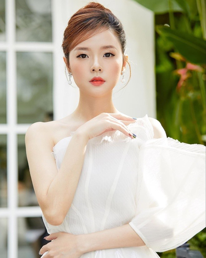 Tuy nhiên sau đó một thời gian, trong khoảng tháng 1 - 2/2016, Phan Thành và Midu liên tiếp bị bắt gặp đi ăn với nhau, không ngại có những hành động tình tứ, quấn quýt.
