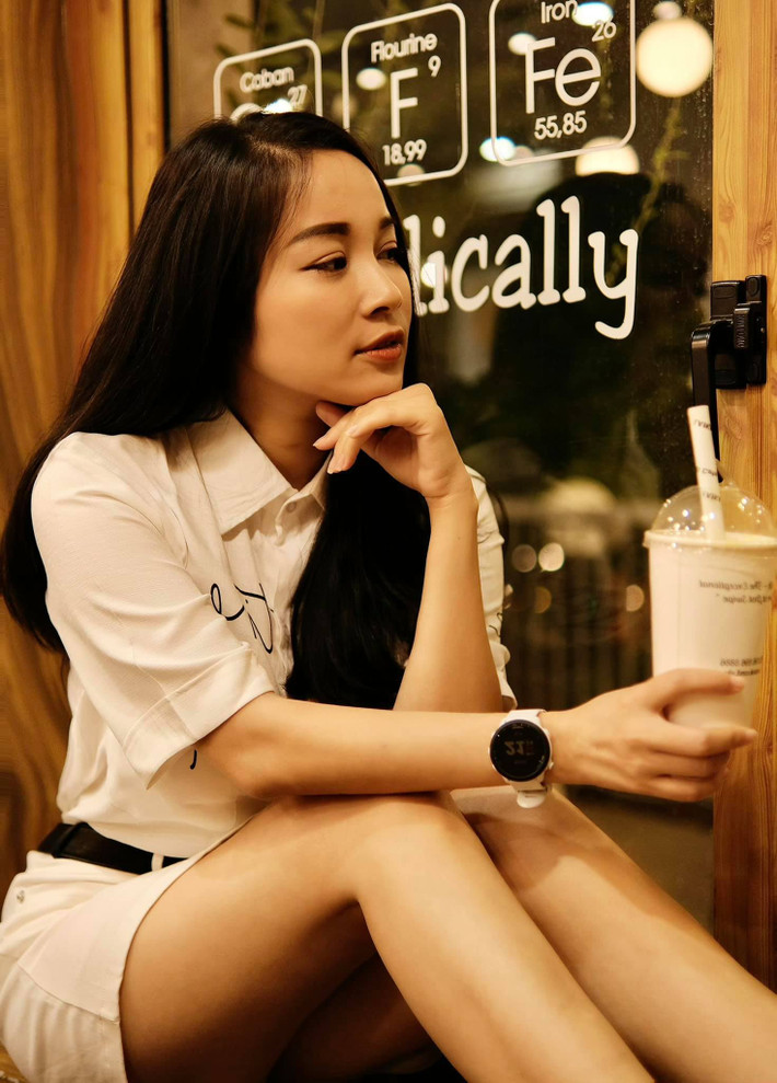 Không chỉ khoe nhà, Minh Hương cũng trổ tài vào bếp, nấu những món ngon đãi ông xã và người thân.