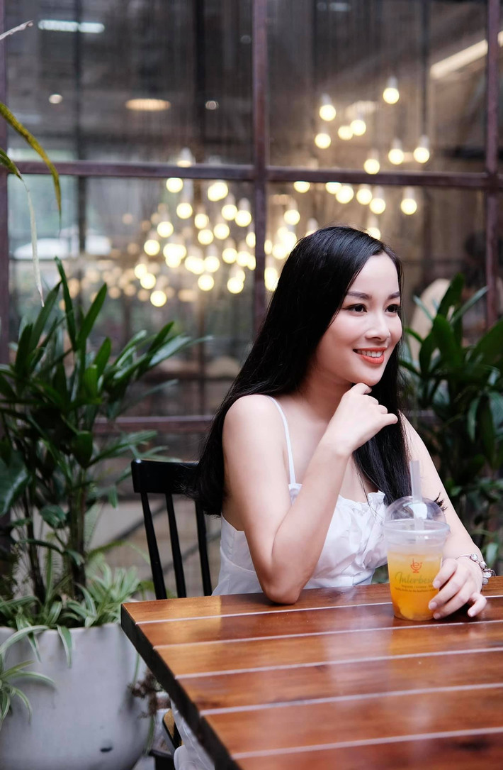 Là mẹ của 2 nhóc tỳ nhưng thân hình của Minh Hương làm cho hội chị em phải ao ước.