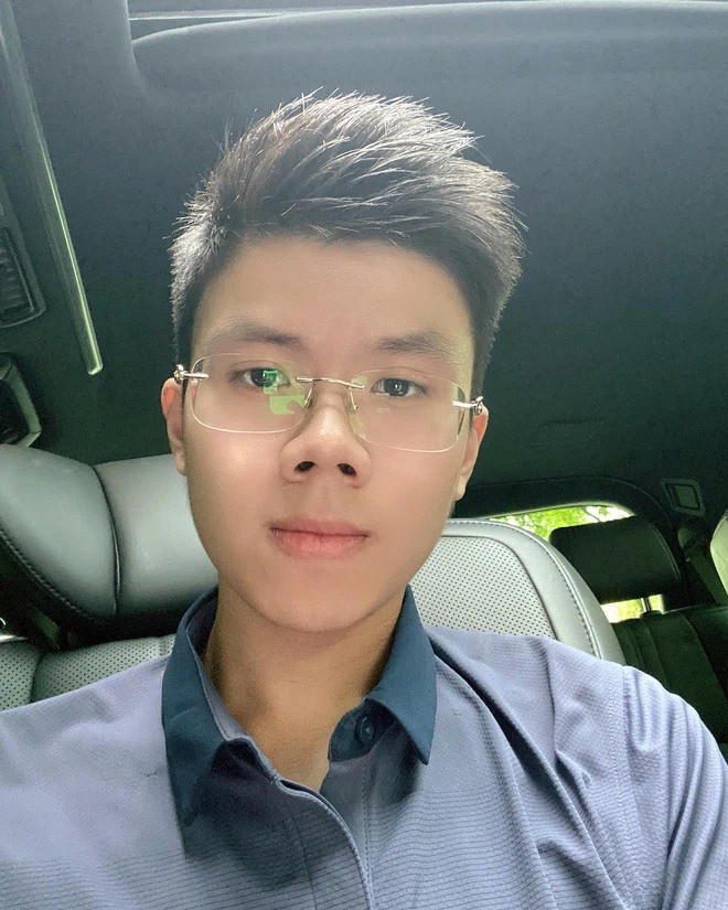 Tuy nhiên, trong lúc dân mạng đang mải xuýt xoa, đoán già đoán non rằng với câu trả lời này, Phan Hoàng sẽ chiều bạn gái lắm thì chẳng hiểu vì lý do gì, thiếu gia nhà họ Phan lại xoá story này đi.