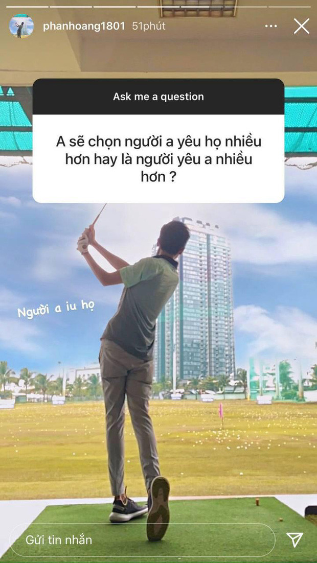 Mới đây, Phan Hoàng còn thoải mái tiết lộ tính cách thật của mình khi yêu. Theo đó thiếu gia nhận được thắc mắc từ netizen rằng: "Anh sẽ chọn người anh yêu họ nhiều hơn hay là người yêu anh nhiều hơn?".