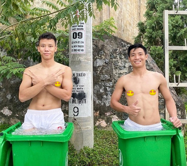 Trong một khoảnh khắc khác, Hải Quế lại đọ body cùng Tư Dũng.