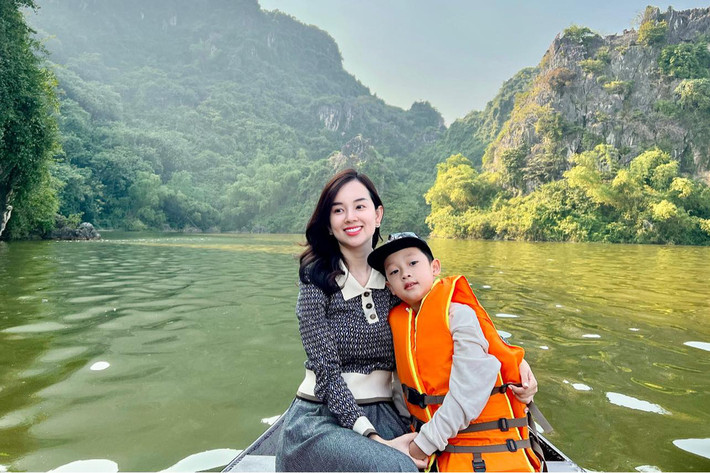 Sau 6 tháng hẹn hò, hot girl Ly Kute thông báo chia tay đầy tiếc nuối. Không lâu sau đó, cô cho biết mình đã mang thai 3 tháng với chân sút sinh năm 1992.