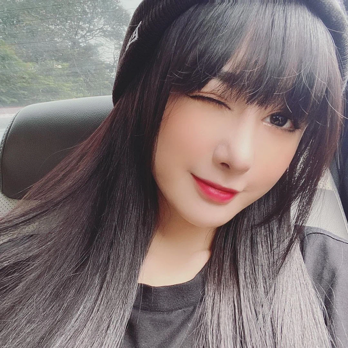 Bên đằng trai có vẻ rất quan tâm đến Bella, trong khi bạn gái cũ của Karik lại ''phũ'' không thương tiếc.