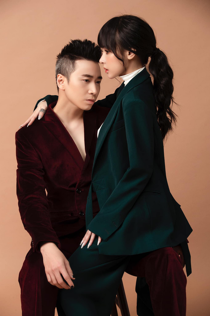 Karik và Bella từng là cặp đôi khiến dân mạng không khỏi xuýt xoa ghen tị vì độ đẹp đôi. Chính bởi vậy khi cả 2 công bố "đường ai nấy đi" nhiều người cảm thấy đáng tiếc.