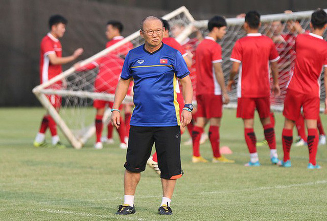Nói cách khác, HLV Park Hang Seo cần thành tích, hay bộ mặt khả quan ngoài việc mang đến niềm vui cho người hâm mộ, và phần nào là mục đích riêng cho cá nhân cho tương lai.