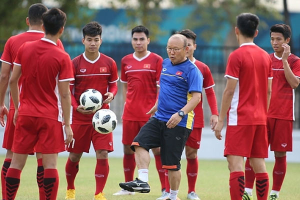 HLV Park Hang Seo rõ ràng rất cần đội tuyển Việt Nam chơi tốt tại vòng sơ loại thứ 3 World Cup, hay ít nhất thể hiện được bộ mặt khả quan nên việc dùng nhóm cầu thủ quen thuộc là đương nhiên.
