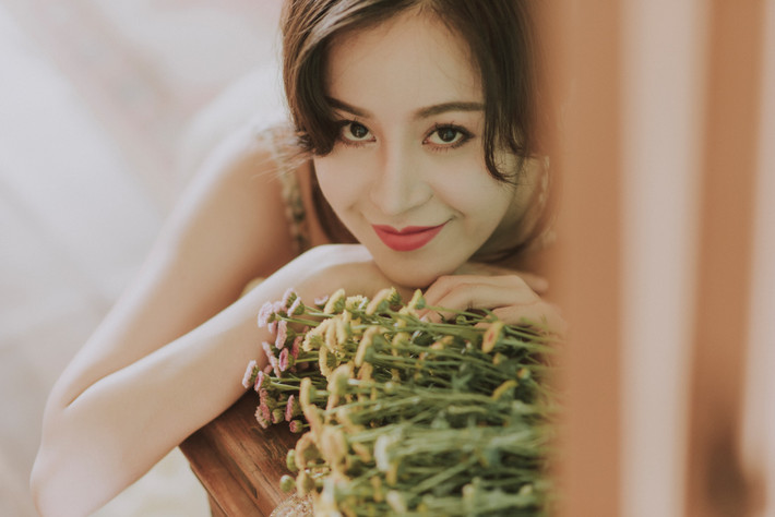 Cụ thể, Huyền Anh chia sẻ: "Mình chạy bộ mỗi ngày, tập theo các bài tập trên mạng hướng dẫn, ngay tại phòng. Mình tránh đến những nơi đông người vì sợ bị quấy rối".