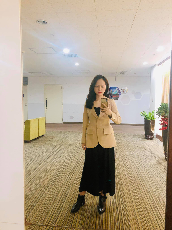 Sau khi ra tốt nghiệp Đại học, Thư Hiền tiếp tục học lên Thạc sĩ và học cùng lớp với NSND Lê Khanh và "Nam Tào" Xuân Bắc.