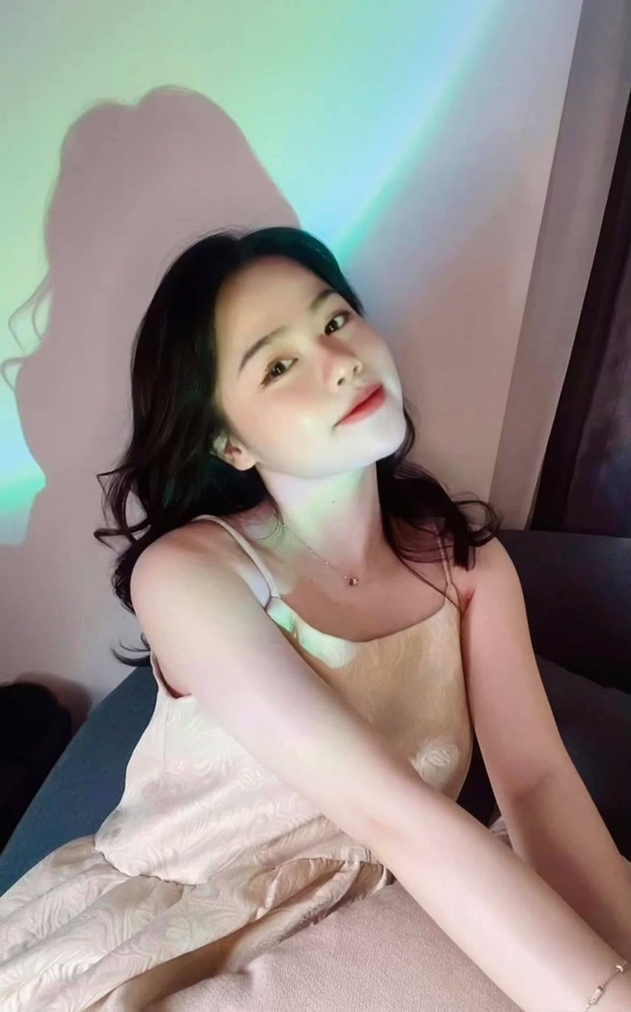 Huỳnh Anh được khen xinh đẹp hơn sau khi chia tay Quang Hải.
