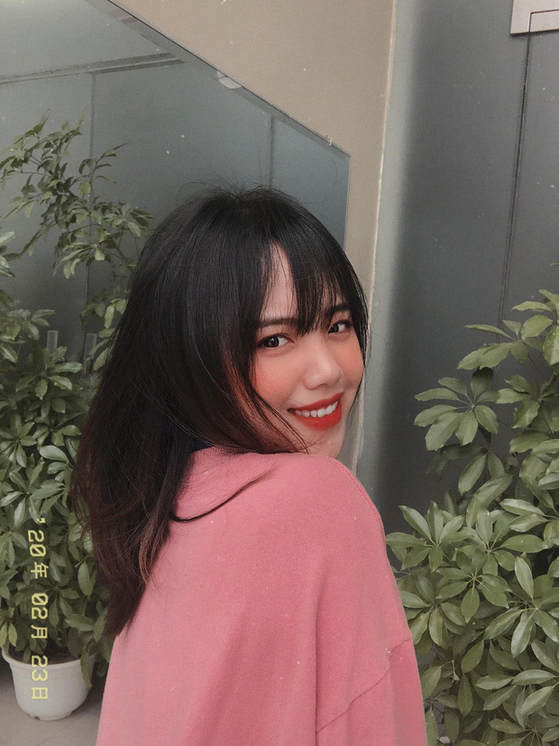 Thời gian gần đây, bắt đầu mọi cuộc điện thoại, trước khi đầu dây bên kia đổ chuông bạn đều sẽ được nghe giọng đọc của " chị tổng đài" tuyên truyền ngắn với nội dung kêu gọi phòng chống dịch COVID-19 với nội dung: "Bộ Y tế đề nghị người dân đeo khẩu trang khi ra khỏi nhà và không tụ tập đông người".