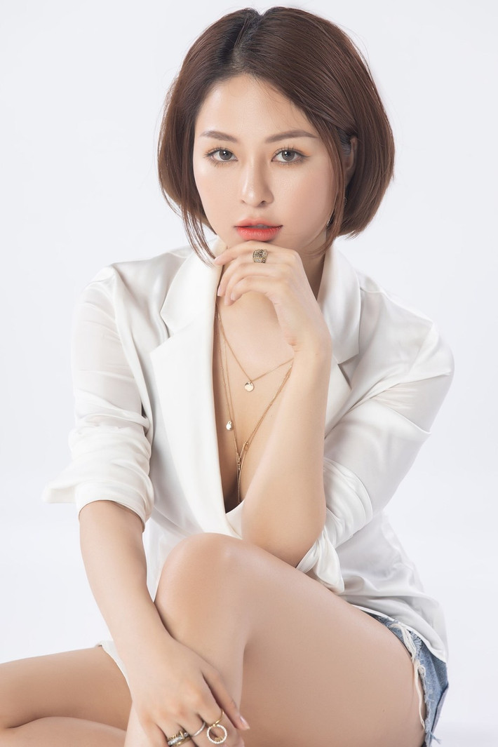 Giữa tháng 11/2020, Trâm Anh còn công khai cập nhật tình trạng "Đang hẹn hò".