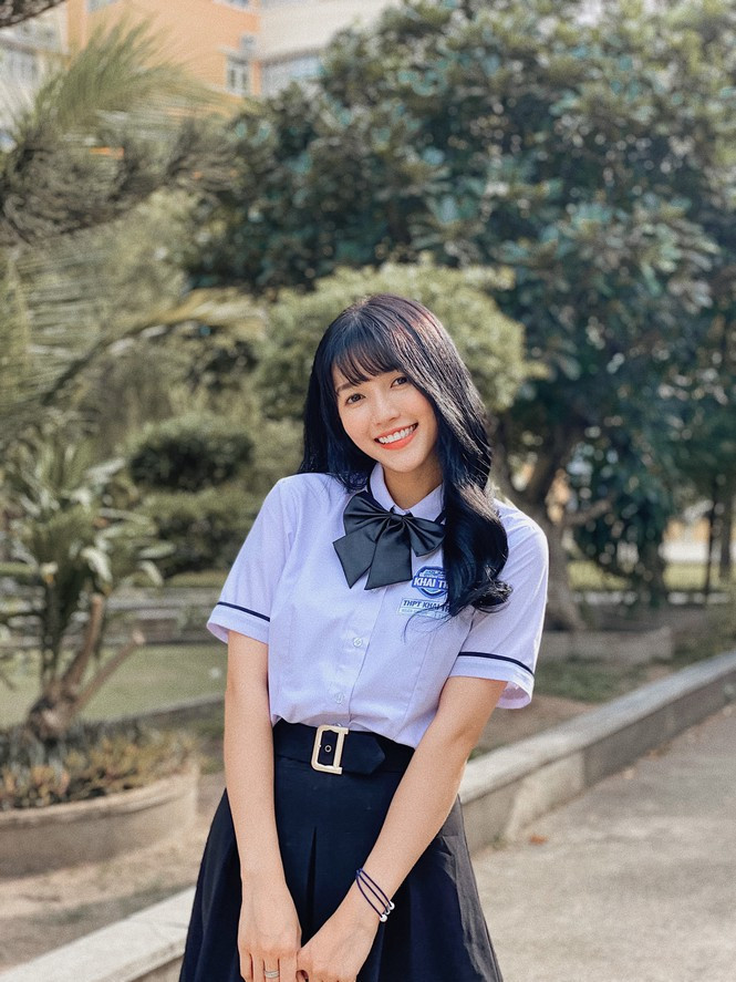 An Vy chính là cô nàng diễn viên trẻ bước ra từ hàng loạt bộ phim của FapTV như Em Của Anh, Đừng Là Của Ai,… Song song với vai trò là một diễn viên, đầu năm 2020, cô nàng bắt đầu thử sức với công việc streamer – một ngành nghề đang khá hot hiện nay.