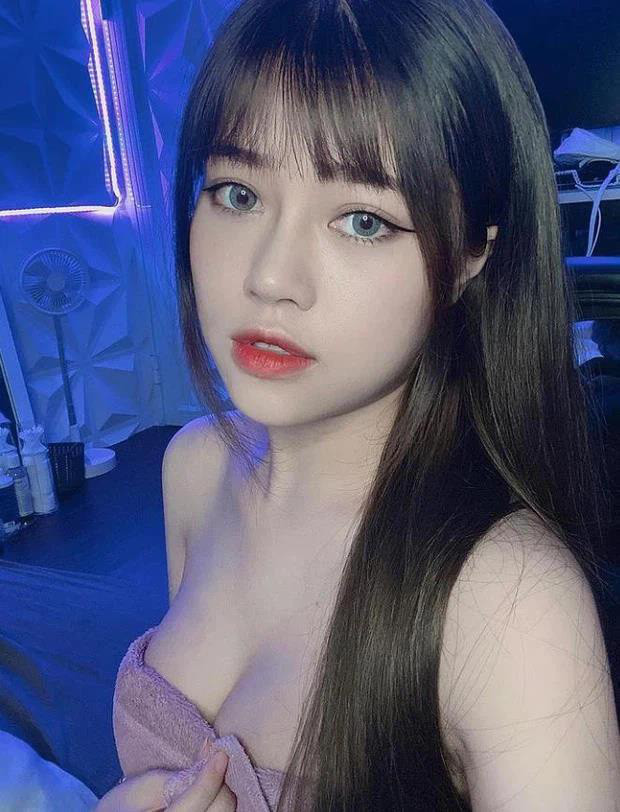 Chính về những ưu thế về mặt hình thể và cách chơi game mà Thủy Tiên thu hút đông đảo các fans hâm mộ trong những lần livestream.