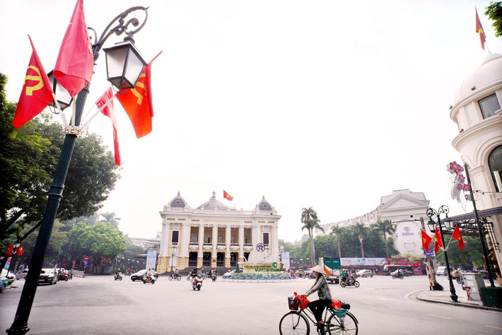 Nhà hát Lớn vẫn nguyên vẹn nét xưa, là một trong những biểu tuợng lịch sử của Thủ đô.