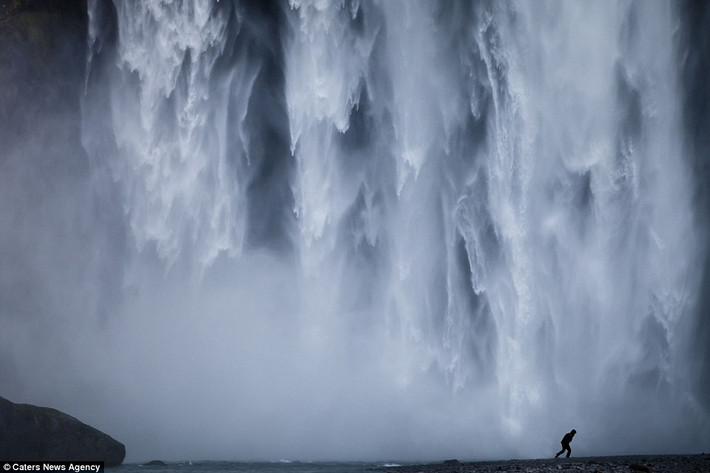 Nằm trên sông Skjalfandafljot, thác Godafoss là địa điểm dừng chân của nhiều du khách tới Iceland.