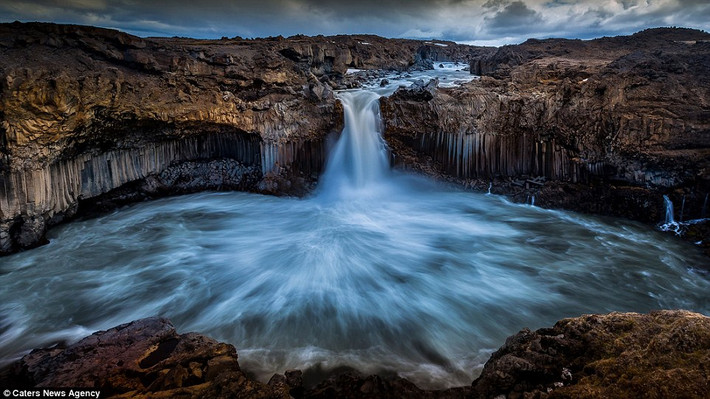 Một trong những phong cảnh đẹp sửng sốt ở Iceland là thác Godafoss thu hút khoảng một triệu lượt du khách tới thăm hàng năm.