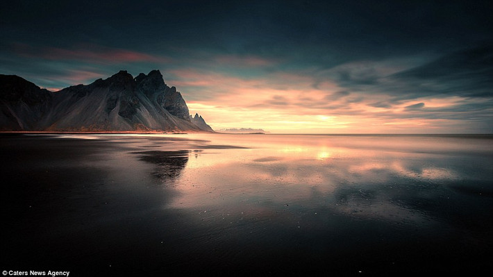 Núi Vestrahorn ở đông nam Iceland được cho là hình thành cách đây khoảng 8 triệu năm.