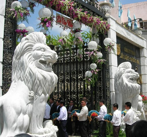 Mẹ chồng của Quỳnh Chi từng nắm chức vụ Chủ tịch Hội đồng Quản trị kiêm Tổng giám đốc công ty cổ phần Thủy sản Bình An (Bianfishco), với vốn điều lệ lên tới 500 tỷ đồng.