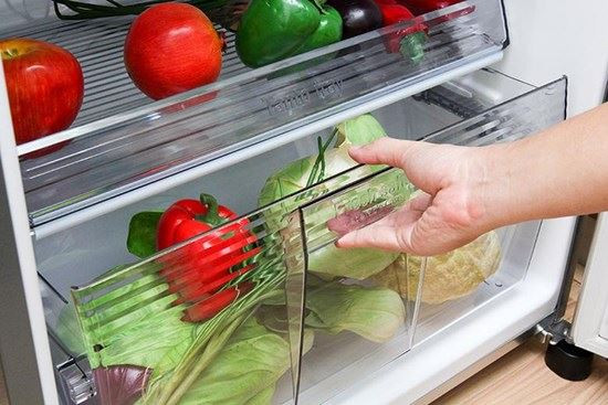 Khi chọn mua tủ lạnh, loại có ngăn đựng rau quả lớn sẽ tiện lợi hơn cho việc bảo quản rau củ theo nhu cầu.