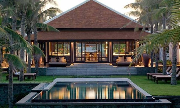 Không dừng lại ở khối tài sản lừa đảo hàng nghìn tỉ đồng, Huyền Như còn sở hữu nhiều tài sản, bất động sản cực "khủng". Khi bị tra tay vào còng số 8, các căn biệt thự tiền tỉ của Huyền Như lộ diện khi kê biên như căn hộ Ruby 1 trị giá gần 41 tỷ đồng (quận Bình Thạnh, TP HCM), 4 căn hộ cao cấp Orient Apartment (quận 4, TP HCM), villa H2 tại The Nam Hải resort tại Hội An (Quảng Nam)...