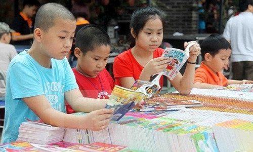 Hội chợ sách thiếu nhi, diễn ra Học viện Thanh thiếu niên Việt Nam (số 58 Nguyễn Chí Thanh, Đống Đa, Hà Nội) diễn ra từ 29/5- 1/6/2015 với mức giảm giá lên tới 50% là một trong những địa điểm lý tưởng để trẻ vui chơi, đọc và chọn mua sách nhân ngày 1/6.