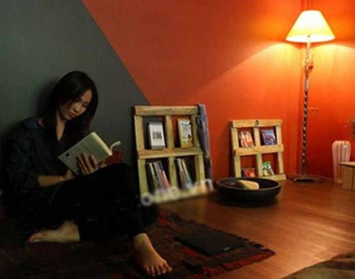 Sau khi đổ vỡ hôn nhân với DJ Hoàng Phong, nữ diễn viên Kim Hiền đã sắp xếp lại cuộc sống của mình. Cô và cậu con trai thuê một căn hộ chung cư nhỏ trên đường Võ Văn Tần, quận 3, TP HCM.