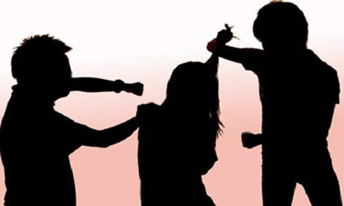 Cả hai tên sát nhân khiêng xác nạn nhân ném xuống một ngôi mộ đã được bốc cốt để phi tang và ung dung rời khỏi hiện trường. Hành vi phạm tội vô nhân tính này không phải là đầu các tên sát nhân thực hiện.