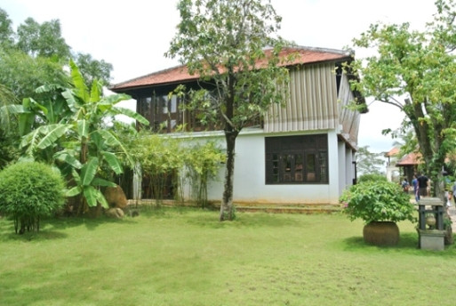 Cơ ngơi hoành tráng của vợ chồng Thu Hương mất 4 năm cải tạo và xây dựng với 20 tỷ đồng mới hoàn thiện căn villa như hiện tại.