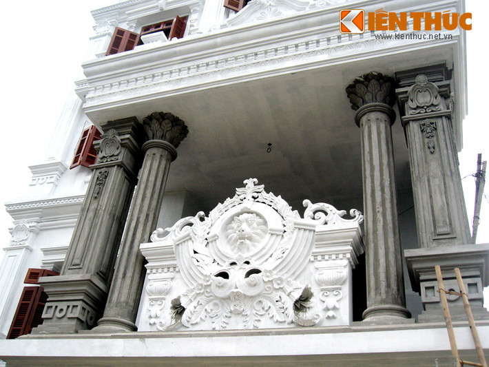 Họa tiết trang trí đều mang dấu ấn châu Âu cổ điển rõ nét.