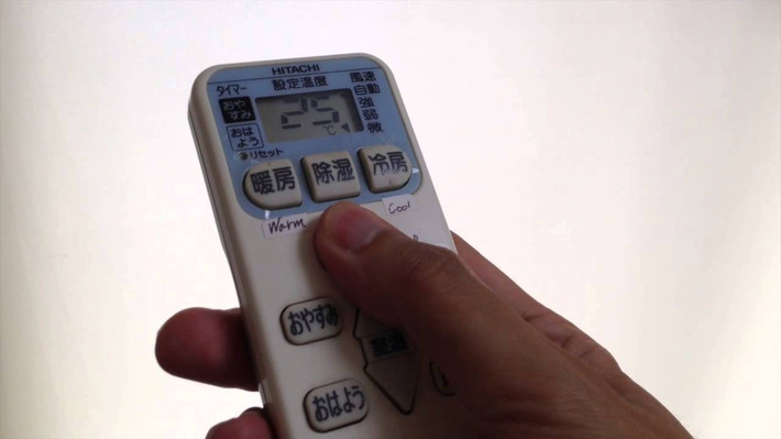 Không nên bật tắt liên tục vì thói quen này không những gây tốn điện mà còn khiến máy nhanh hỏng. Bởi khi khởi động, điều hòa phải tốn nhiều điện năng để bật máy nén.